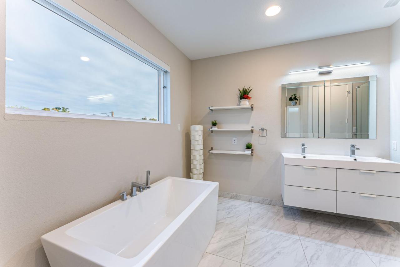 Luxury Home With Rooftop Views Ντάλλας Εξωτερικό φωτογραφία