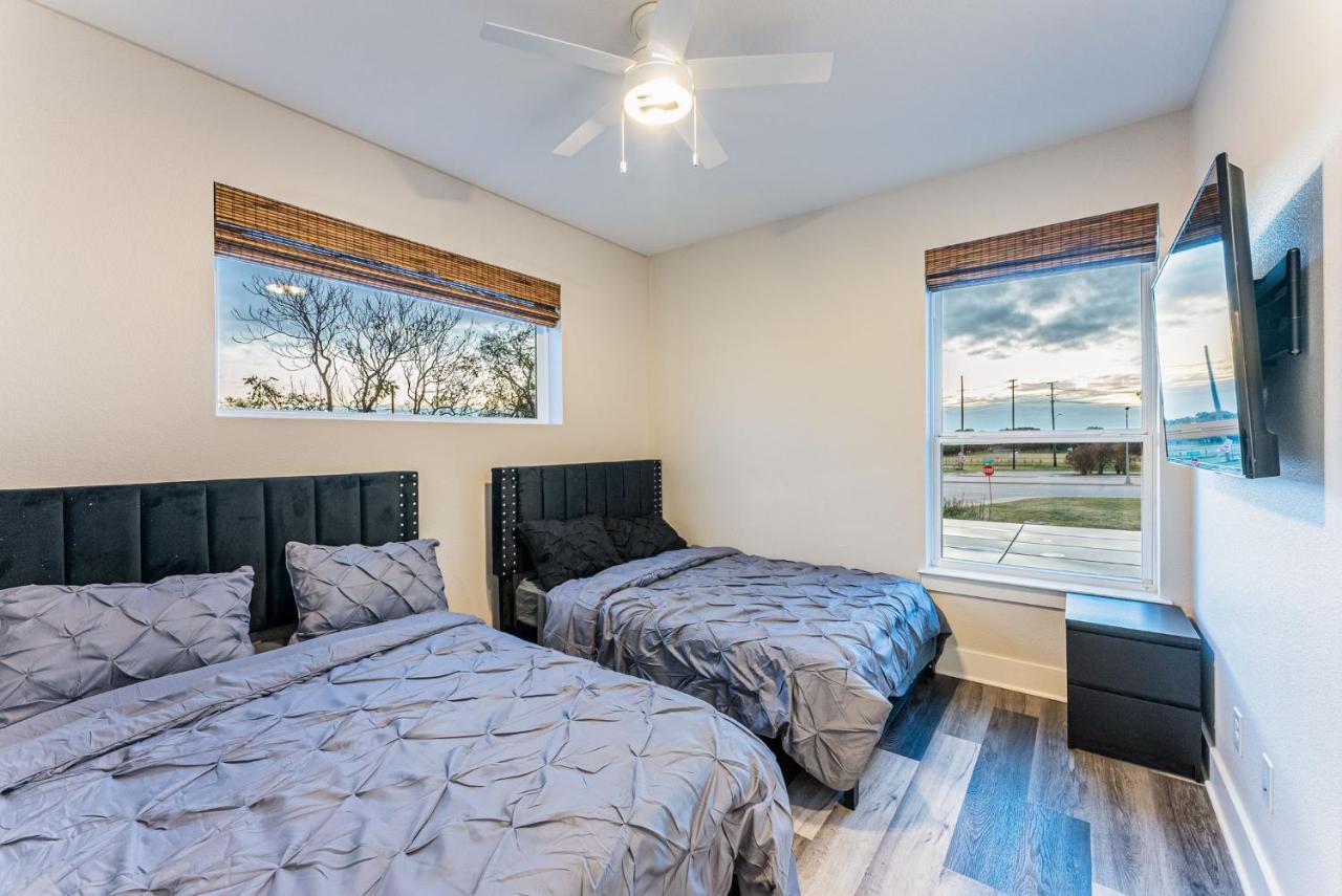 Luxury Home With Rooftop Views Ντάλλας Εξωτερικό φωτογραφία